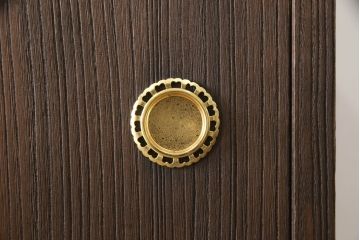 桐箪笥を着色リメイク!高品質リペアを施し、チェスナット系に着色仕上げ。