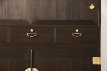 桐箪笥を着色リメイク!高品質リペアを施し、チェスナット系に着色仕上げ。