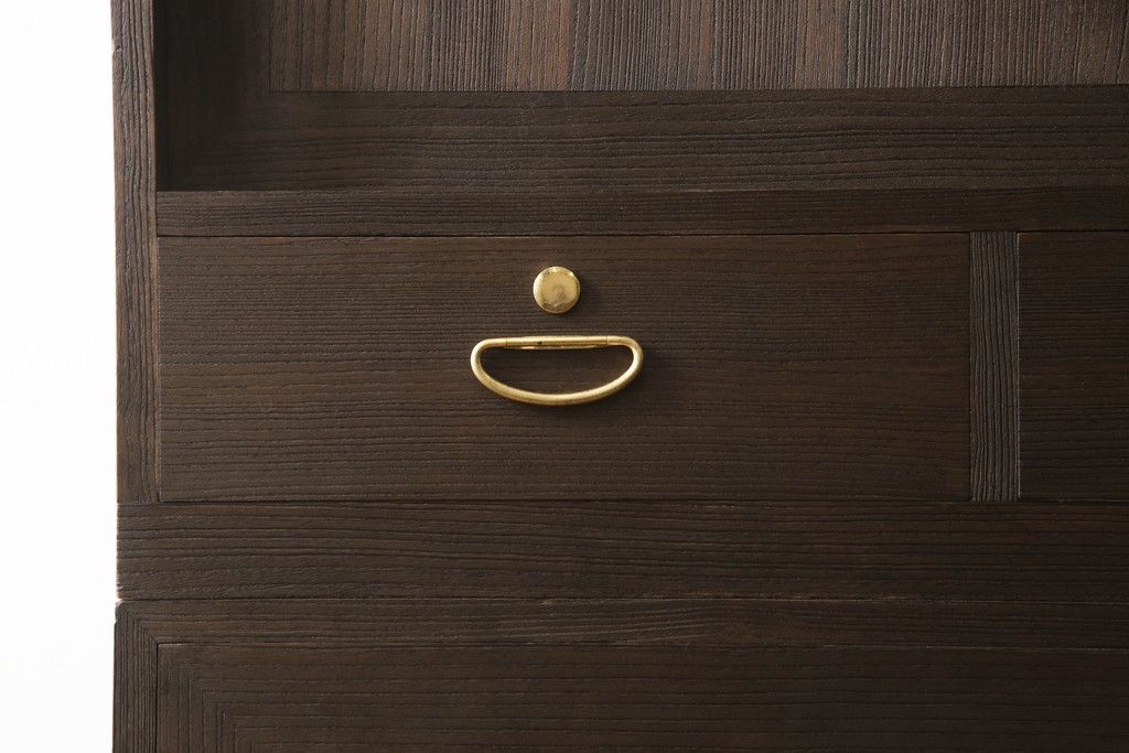 桐箪笥を着色リメイク!高品質リペアを施し、チェスナット系に着色仕上げ。