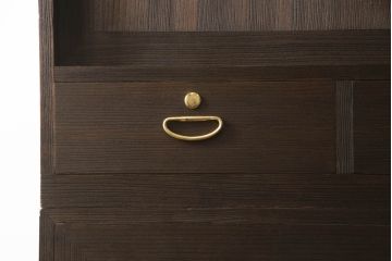 桐箪笥を着色リメイク!高品質リペアを施し、チェスナット系に着色仕上げ。