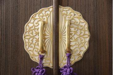 桐箪笥を着色リメイク!高品質リペアを施し、チェスナット系に着色仕上げ。