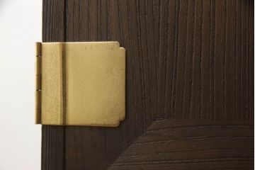 桐箪笥を着色リメイク!高品質リペアを施し、チェスナット系に着色仕上げ。