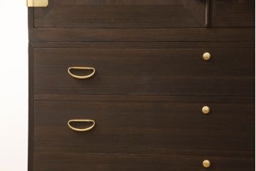 桐箪笥を着色リメイク!高品質リペアを施し、チェスナット系に着色仕上げ。