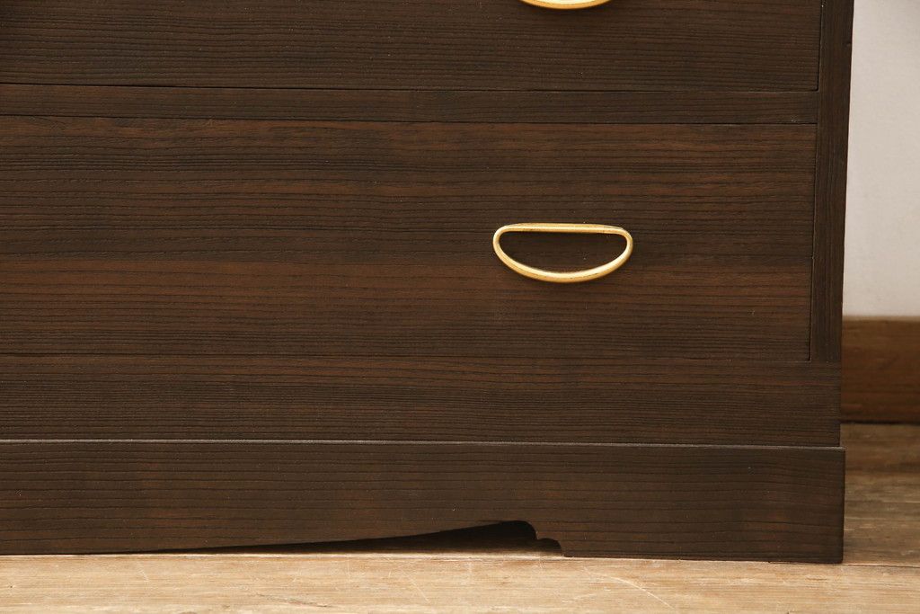 桐箪笥を着色リメイク!高品質リペアを施し、チェスナット系に着色仕上げ。