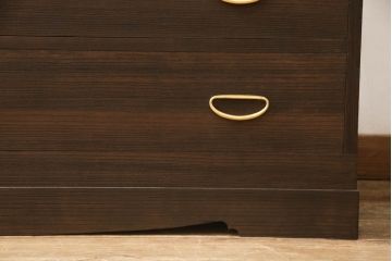 桐箪笥を着色リメイク!高品質リペアを施し、チェスナット系に着色仕上げ。