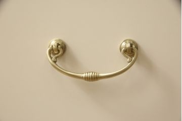 洋箪笥を小さくリメイク!引き出し3段分を無くして高さをリサイズ。