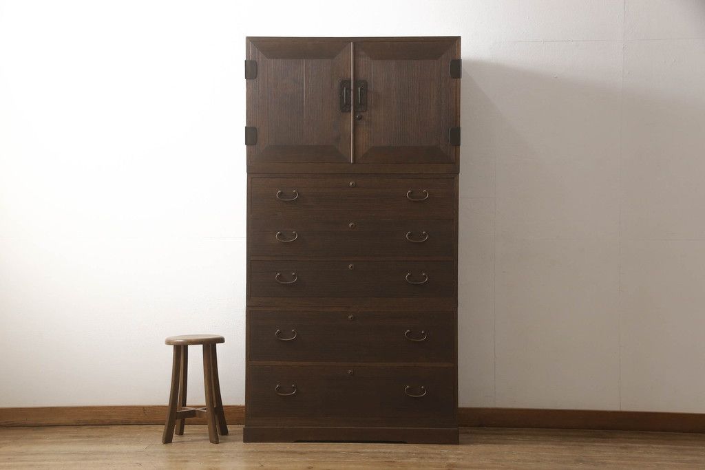 桐箪笥を着色リメイク!上段の衣装盆3杯を棚板1枚に変更。チェスナット系に着色仕上げ。