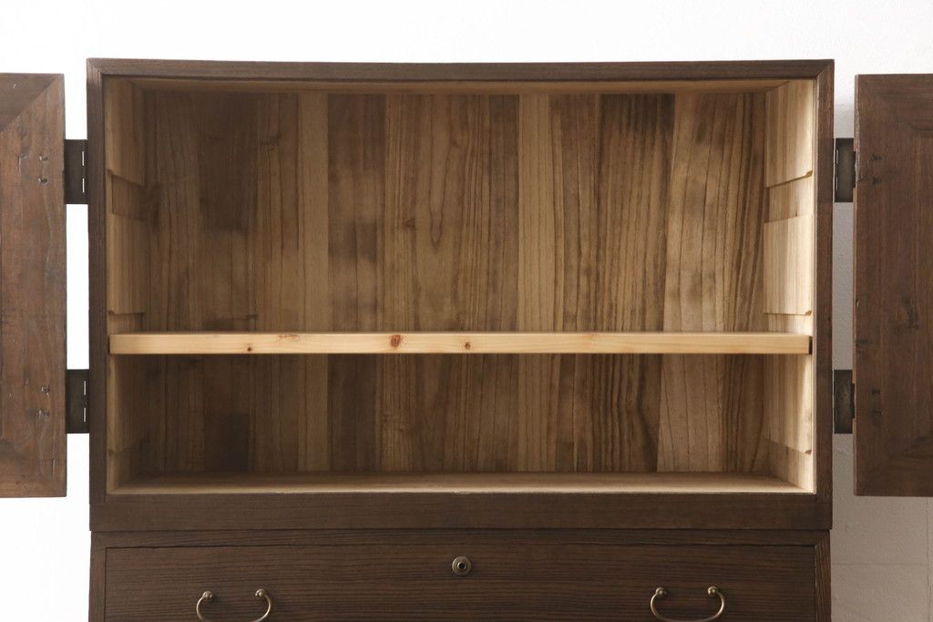 桐箪笥を着色リメイク!上段の衣装盆3杯を棚板1枚に変更。チェスナット系に着色仕上げ。