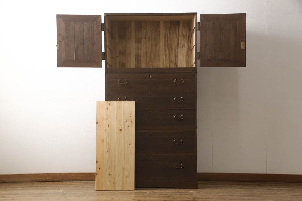 桐箪笥を着色リメイク!上段の衣装盆3杯を棚板1枚に変更。チェスナット系に着色仕上げ。