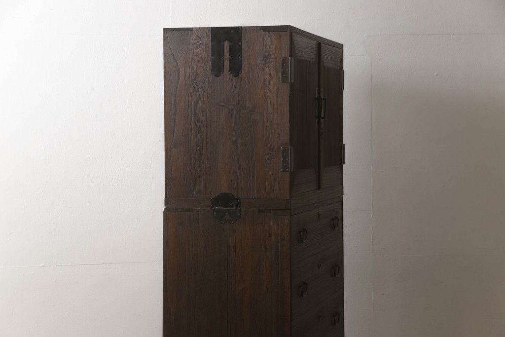 桐箪笥を着色リメイク!上段の衣装盆3杯を棚板1枚に変更。チェスナット系に着色仕上げ。