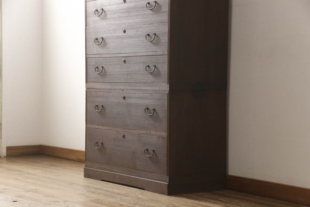 桐箪笥を着色リメイク!上段の衣装盆3杯を棚板1枚に変更。チェスナット系に着色仕上げ。