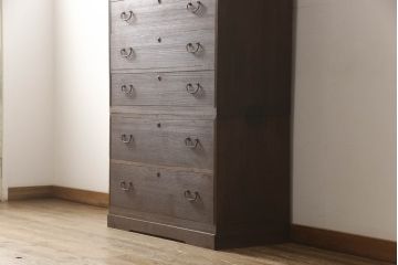 桐箪笥を着色リメイク!上段の衣装盆3杯を棚板1枚に変更。チェスナット系に着色仕上げ。