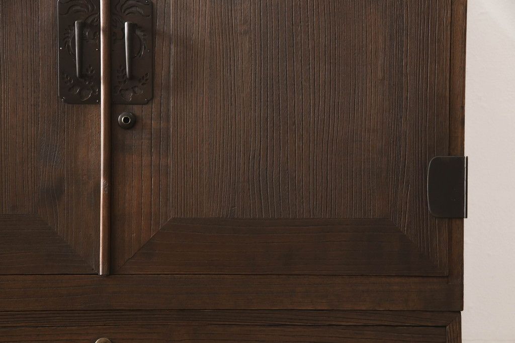 桐箪笥を着色リメイク!上段の衣装盆3杯を棚板1枚に変更。チェスナット系に着色仕上げ。