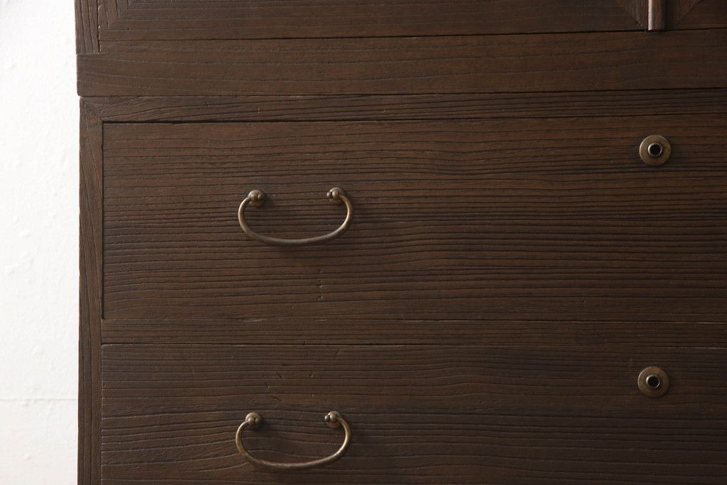 桐箪笥を着色リメイク!上段の衣装盆3杯を棚板1枚に変更。チェスナット系に着色仕上げ。