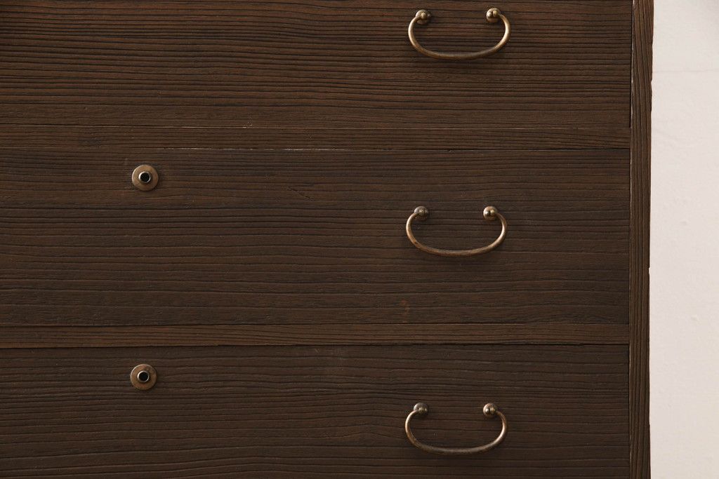 桐箪笥を着色リメイク!上段の衣装盆3杯を棚板1枚に変更。チェスナット系に着色仕上げ。