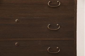 桐箪笥を着色リメイク!上段の衣装盆3杯を棚板1枚に変更。チェスナット系に着色仕上げ。