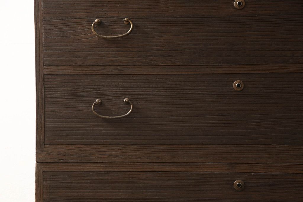 桐箪笥を着色リメイク!上段の衣装盆3杯を棚板1枚に変更。チェスナット系に着色仕上げ。