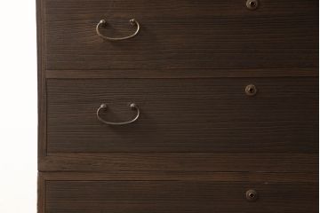 桐箪笥を着色リメイク!上段の衣装盆3杯を棚板1枚に変更。チェスナット系に着色仕上げ。