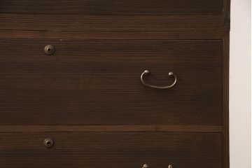 桐箪笥を着色リメイク!上段の衣装盆3杯を棚板1枚に変更。チェスナット系に着色仕上げ。