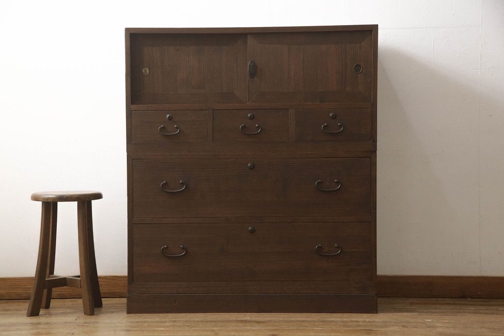 桐箪笥を着色リメイク!高品質リペアを施し、チェスナット系に着色仕上げ。