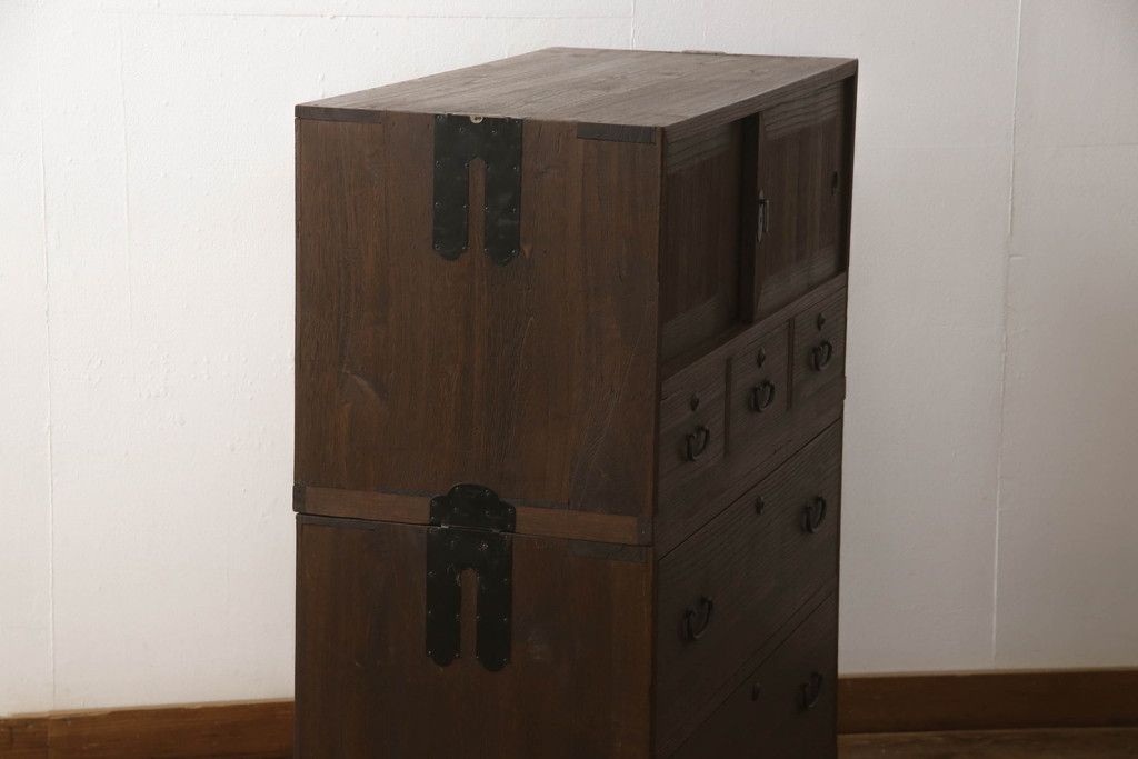 桐箪笥を着色リメイク!高品質リペアを施し、チェスナット系に着色仕上げ。