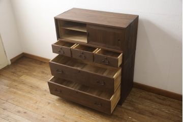 桐箪笥を着色リメイク!高品質リペアを施し、チェスナット系に着色仕上げ。