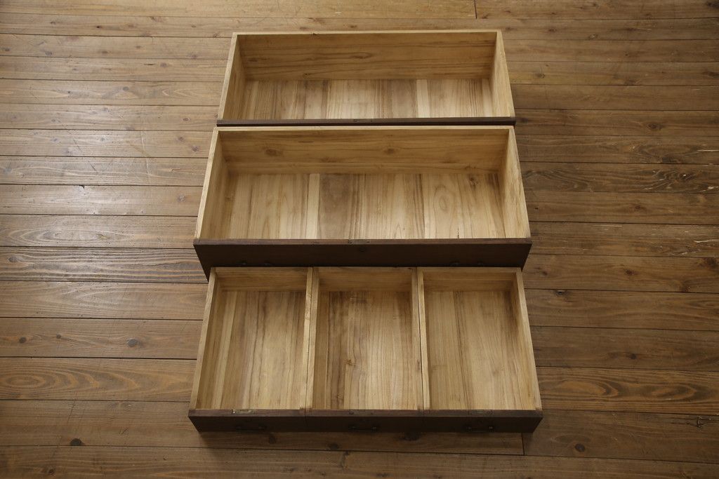 桐箪笥を着色リメイク!高品質リペアを施し、チェスナット系に着色仕上げ。