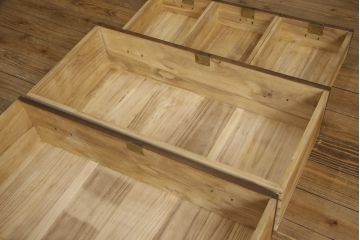 桐箪笥を着色リメイク!高品質リペアを施し、チェスナット系に着色仕上げ。