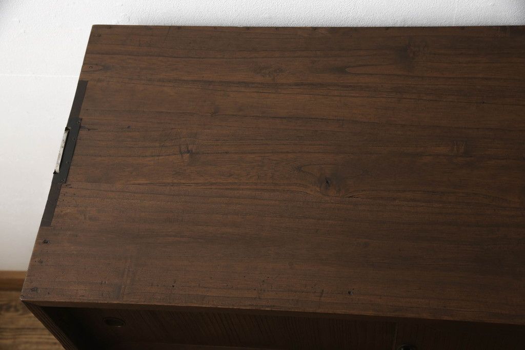 桐箪笥を着色リメイク!高品質リペアを施し、チェスナット系に着色仕上げ。