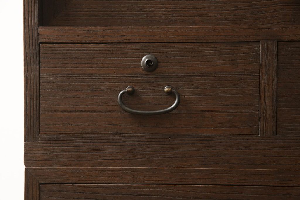 桐箪笥を着色リメイク!高品質リペアを施し、チェスナット系に着色仕上げ。