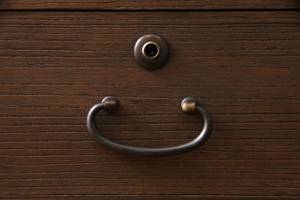 桐箪笥を着色リメイク!高品質リペアを施し、チェスナット系に着色仕上げ。