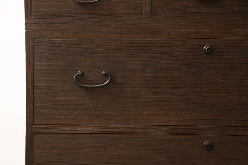 桐箪笥を着色リメイク!高品質リペアを施し、チェスナット系に着色仕上げ。