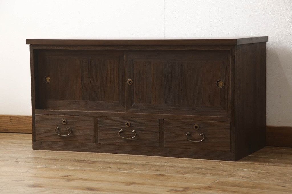 桐箪笥を着色リメイク!ヒノキ材の天板を取り付け、チェスナット系に着色仕上げ。