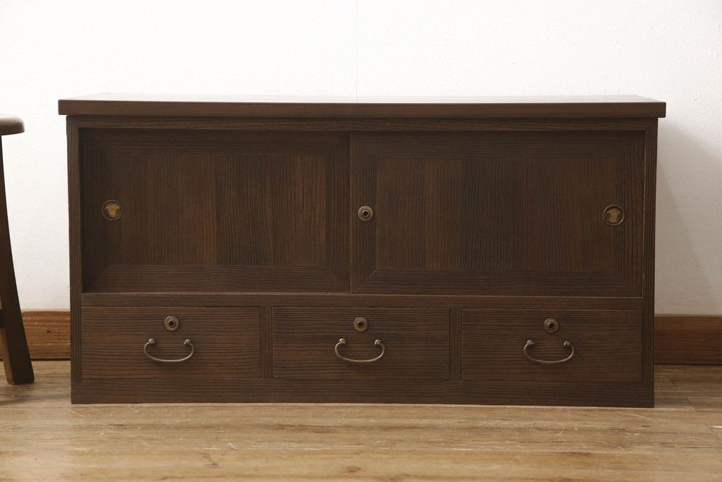 桐箪笥を着色リメイク!ヒノキ材の天板を取り付け、チェスナット系に着色仕上げ。