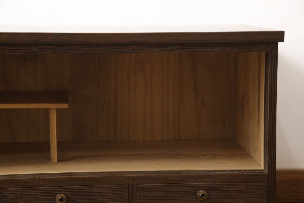 桐箪笥を着色リメイク!ヒノキ材の天板を取り付け、チェスナット系に着色仕上げ。