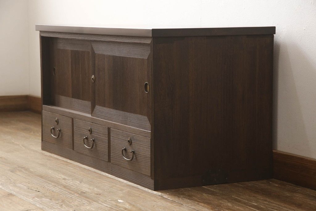 桐箪笥を着色リメイク!ヒノキ材の天板を取り付け、チェスナット系に着色仕上げ。