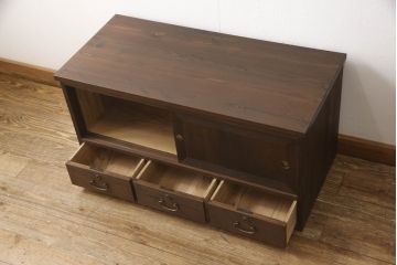 桐箪笥を着色リメイク!ヒノキ材の天板を取り付け、チェスナット系に着色仕上げ。