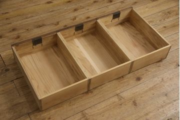 桐箪笥を着色リメイク!ヒノキ材の天板を取り付け、チェスナット系に着色仕上げ。