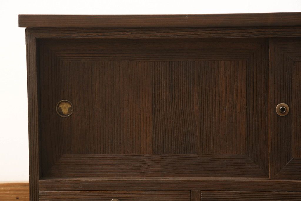 桐箪笥を着色リメイク!ヒノキ材の天板を取り付け、チェスナット系に着色仕上げ。