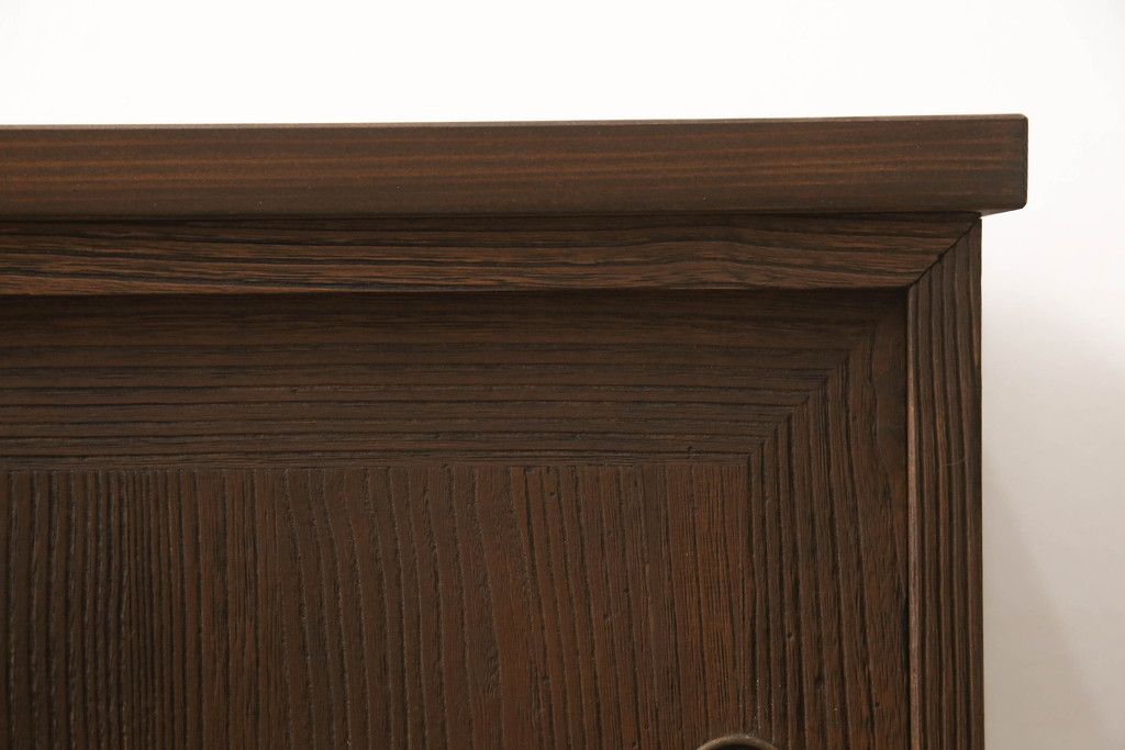 桐箪笥を着色リメイク!ヒノキ材の天板を取り付け、チェスナット系に着色仕上げ。