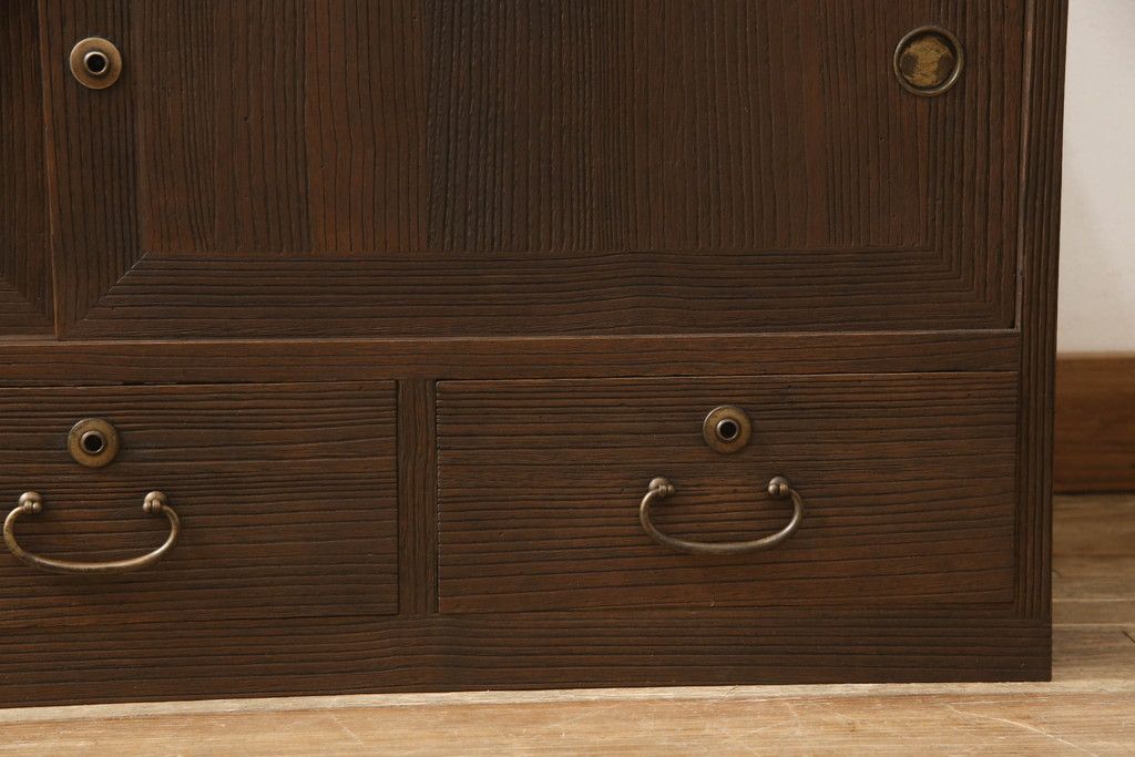 桐箪笥を着色リメイク!ヒノキ材の天板を取り付け、チェスナット系に着色仕上げ。