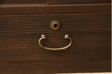 桐箪笥を着色リメイク!ヒノキ材の天板を取り付け、チェスナット系に着色仕上げ。