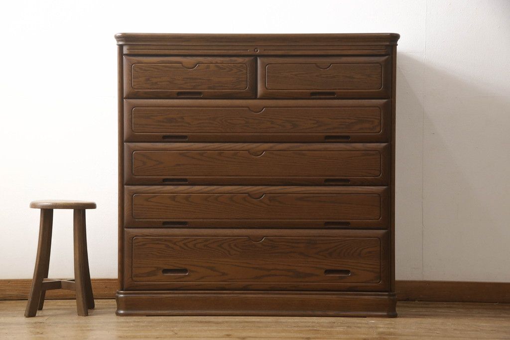 箪笥を小さくリメイク!高品質リペアを施し、奥行きを小さくリサイズ。