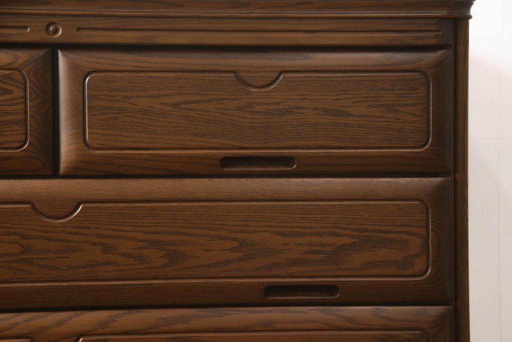 箪笥を小さくリメイク!高品質リペアを施し、奥行きを小さくリサイズ。