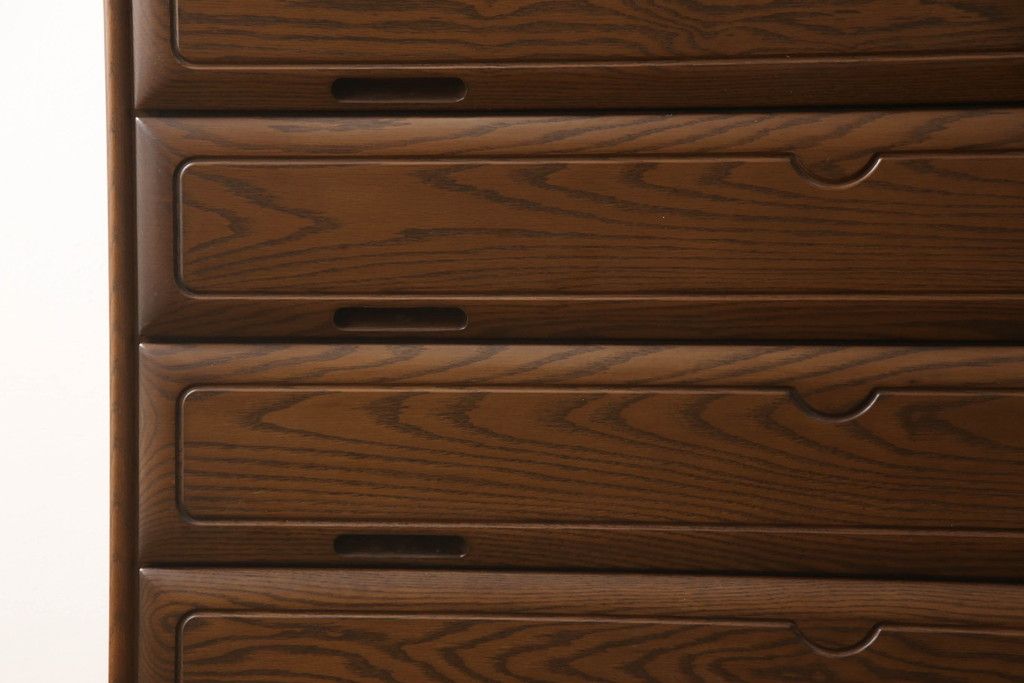 箪笥を小さくリメイク!高品質リペアを施し、奥行きを小さくリサイズ。