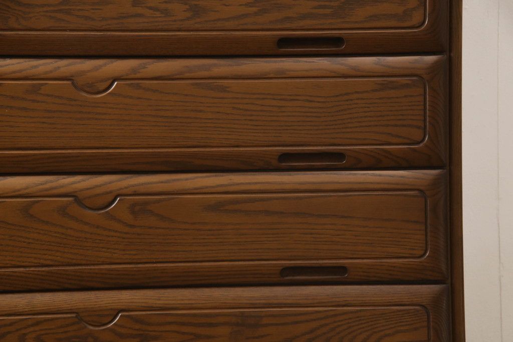 箪笥を小さくリメイク!高品質リペアを施し、奥行きを小さくリサイズ。