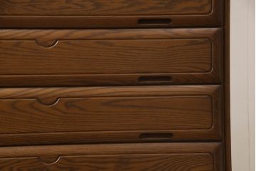 箪笥を小さくリメイク!高品質リペアを施し、奥行きを小さくリサイズ。