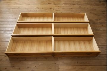 婚礼箪笥を綺麗に再生!高品質リペアを施し、ワントーン落ち着いた色に着色仕上げ。