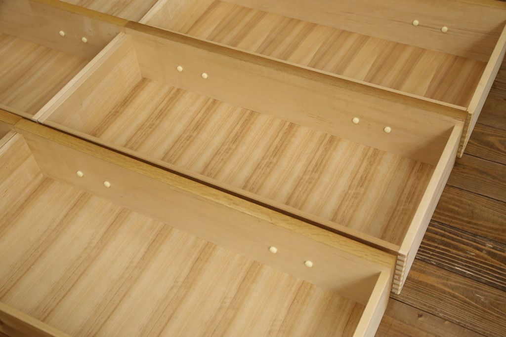 婚礼箪笥を綺麗に再生!高品質リペアを施し、ワントーン落ち着いた色に着色仕上げ。