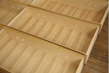 婚礼箪笥を綺麗に再生!高品質リペアを施し、ワントーン落ち着いた色に着色仕上げ。